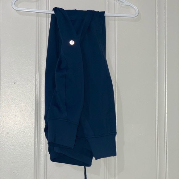 Lululemon - Picture 2 of 4